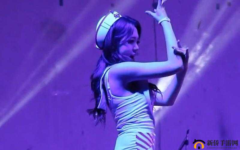 QQ 弹弹超大幅度跳舞视频：极致诱惑