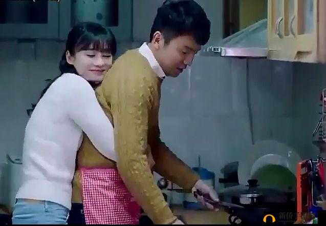 老公：做饭时爱抱我
