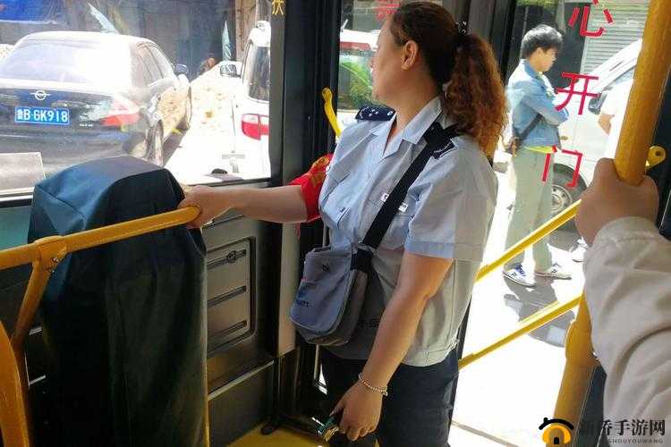 混沌小镇公交车售票员用 B 售票引关注