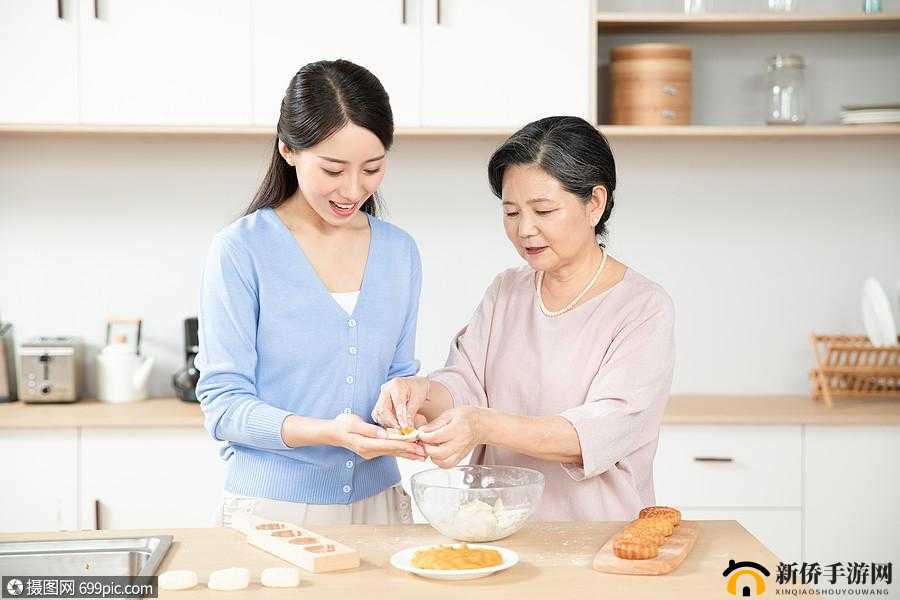 妈妈女儿共做月饼，亲情满满