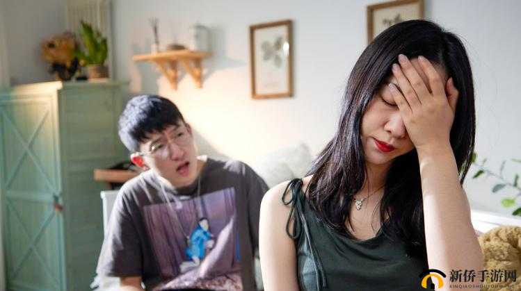 老公和小姑子躺在一起睡觉正常吗：探究背后真相