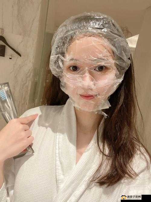 一面亲上边一面膜下边：独特的行为现象