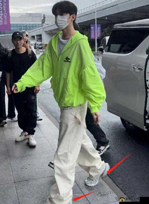 文轩白色衣服长筒靴哪里可以看：相关内容搜索