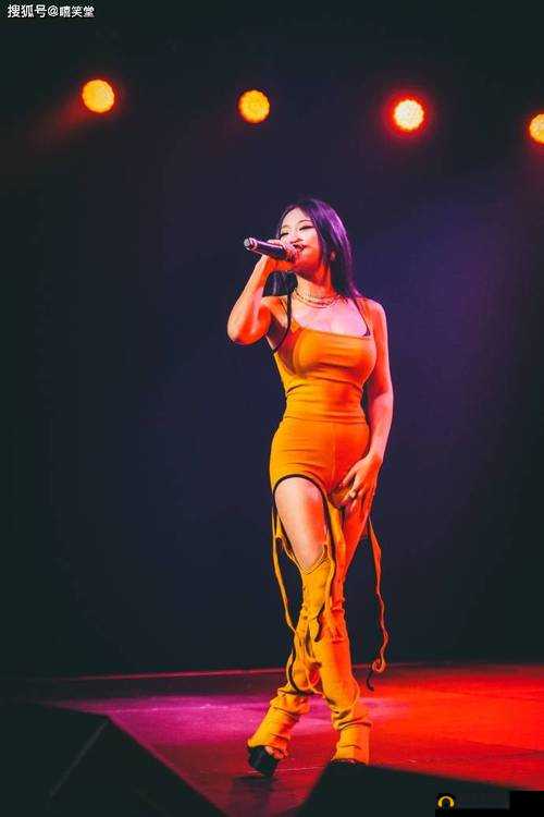 美国暴躁女 rapper 视频：听她的音乐，感受她的愤怒