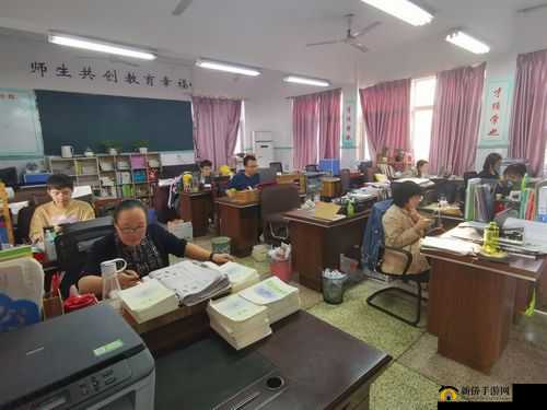 老师办公室在我们教室旁边怎么说：位置之谜