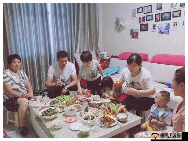 家庭团聚：父母儿女媳妇同聚首