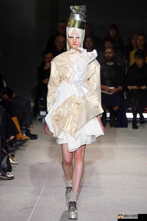 日本 COMME des GARÇONS 时尚潮流引领