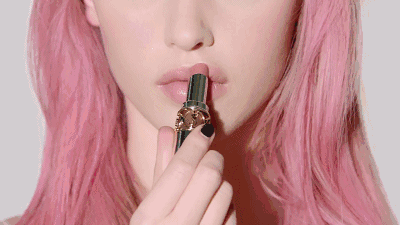 Ysl 热门蜜桃色 M6W 维护完成：时尚美妆新动态