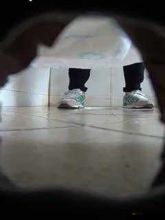 近距离全景厕拍：一种不恰当的行为
