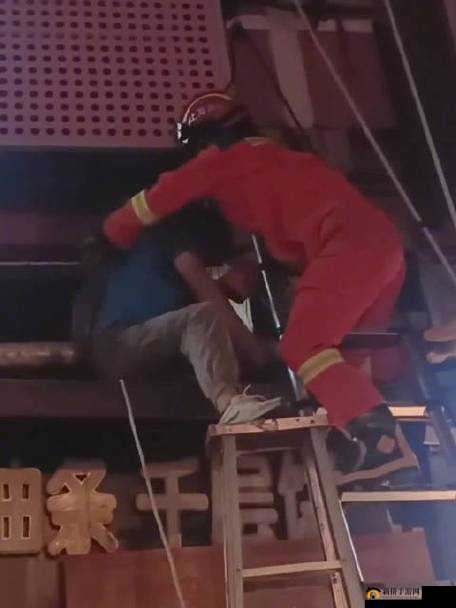 维修工人绝境遭遇