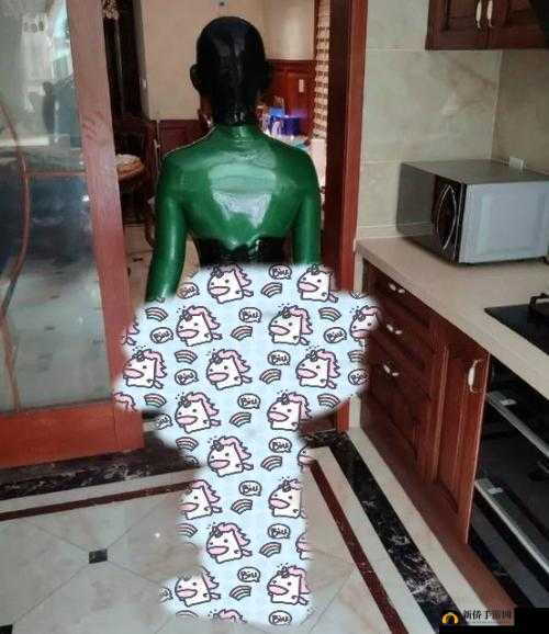 一觉醒来自己变成了乳胶娃娃：之后的奇妙经历