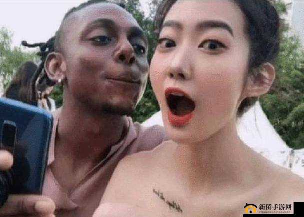 亚洲娇小被巨大黑人撑爆一：震惊世界的性挑战