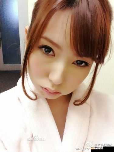 波多野结衣羞羞答答：日本女演员的风情与魅力
