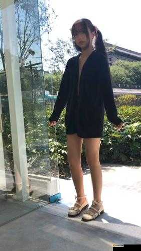 浆果儿全裸相关画面引发的热议探讨