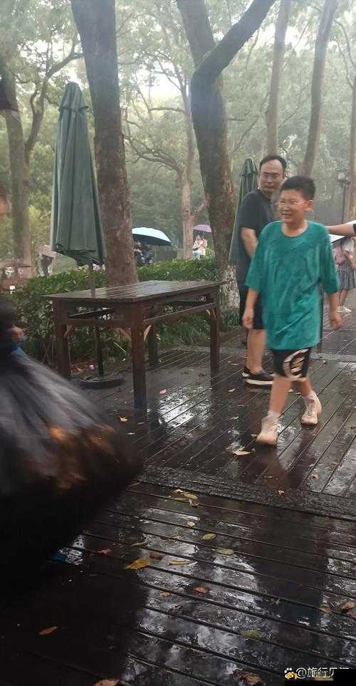 一个晚上竟用了好几个小雨伞这奇特经历