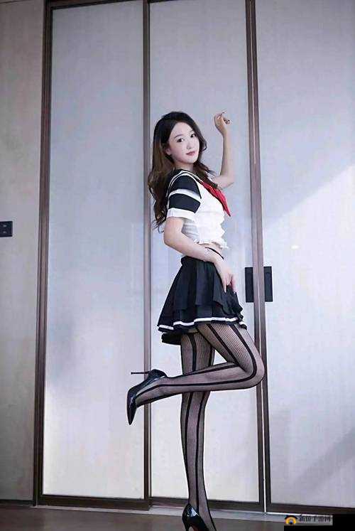 可乐操丝袜诱惑：独特魅力引发的奇妙体验