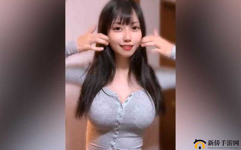 大白兔衬衫里蹦蹦跳跳的是什么：一只大白兔从衬衫里蹦了出来