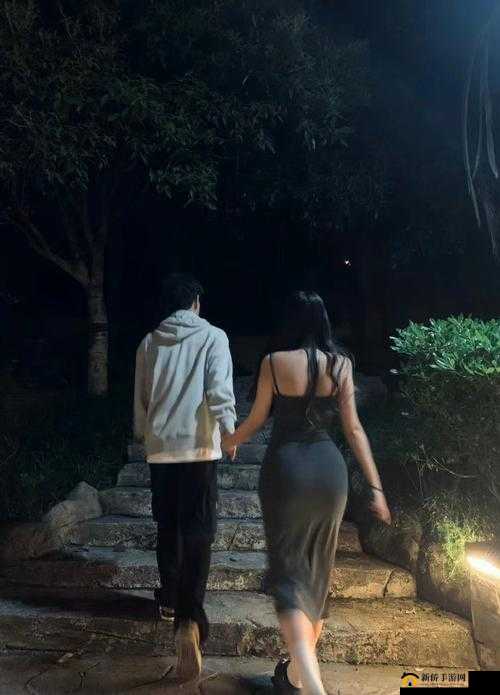 情侣之间晚上做运动有关灯的吗：探究其背后的心理与习惯