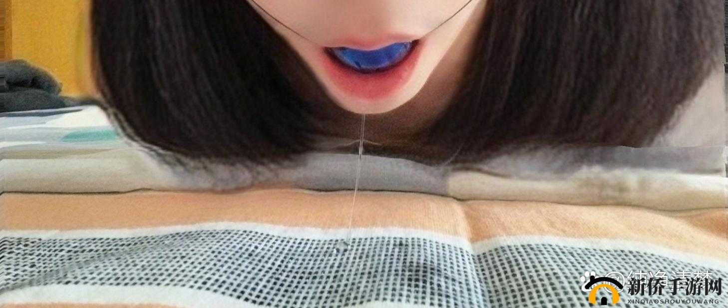 女孩子戴口球杯的神秘与魅惑场景展现