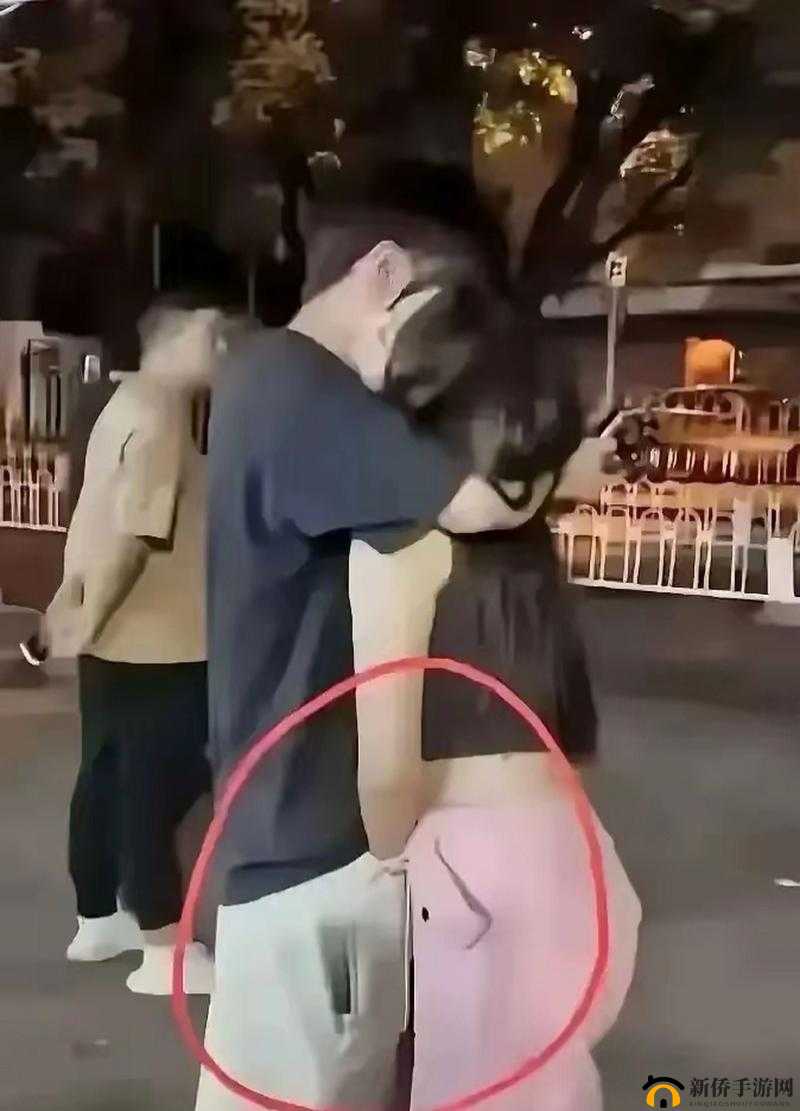 女生抓男生蛋疼的名场面爆笑：让人忍俊不禁的奇葩瞬间