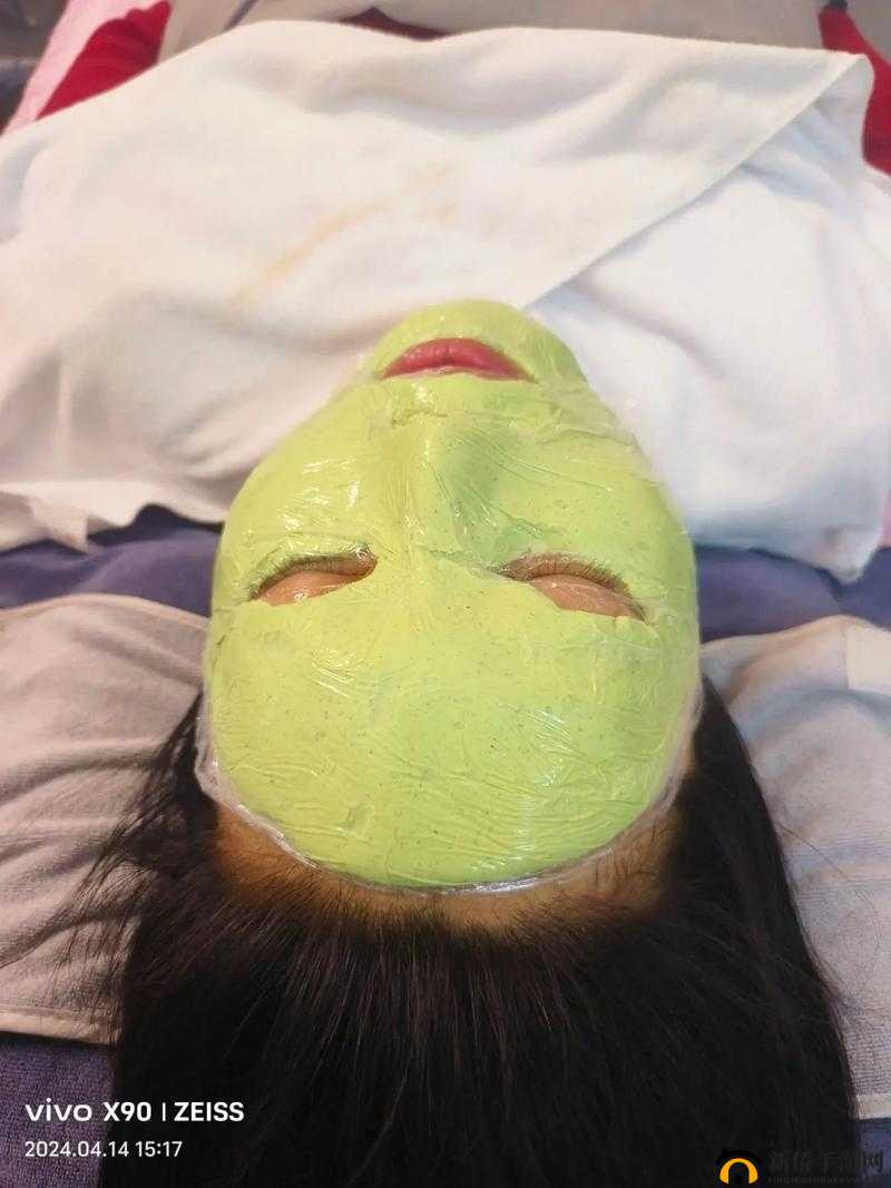 野外一面膜上边一面膜下边：这到底是怎样的奇特景象