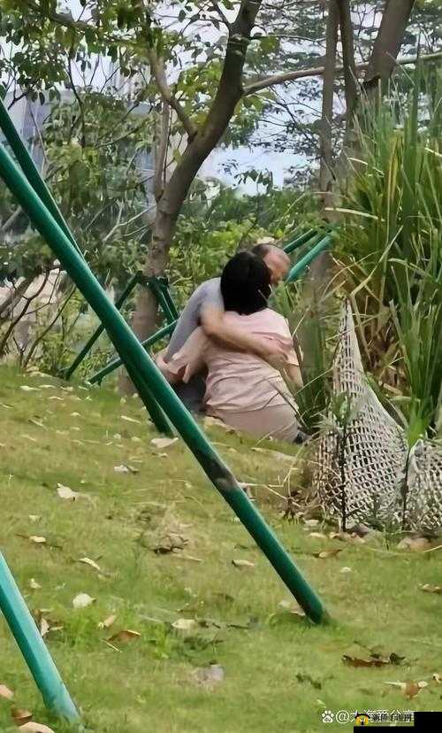 如何看待老人玩小雌女 HD 这种现象？