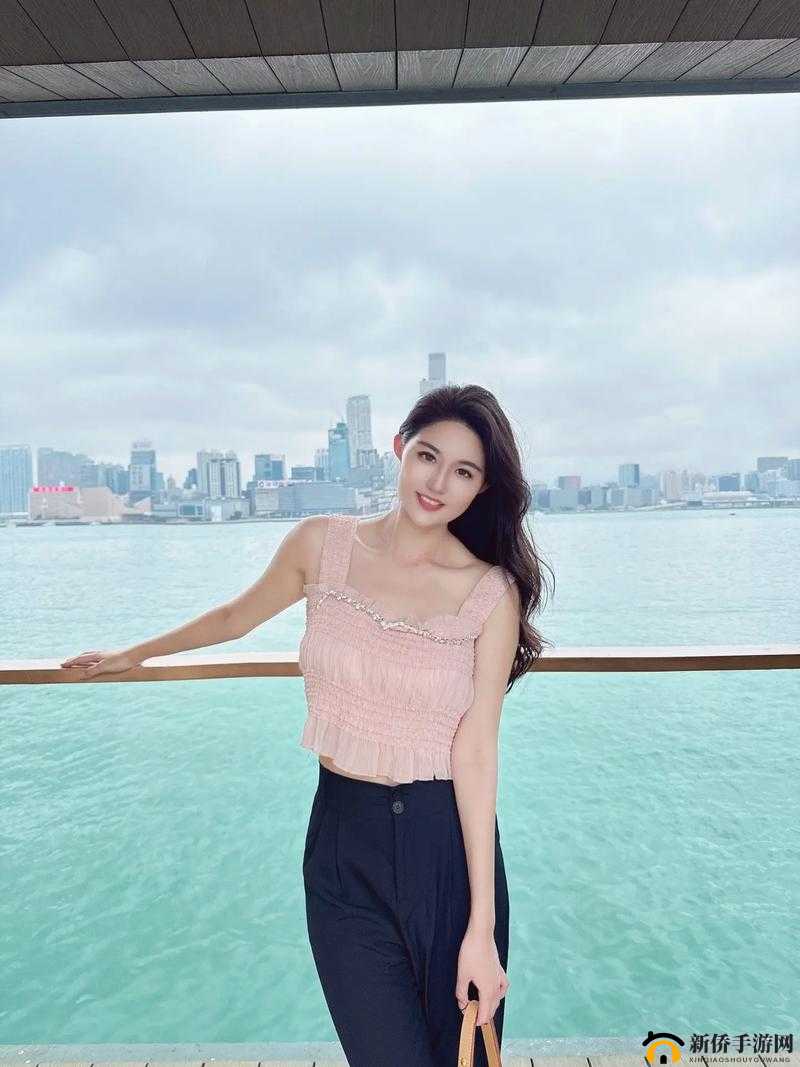 探秘香港少妇pics背后的时尚与生活美学：独特视角展现都市女性魅力