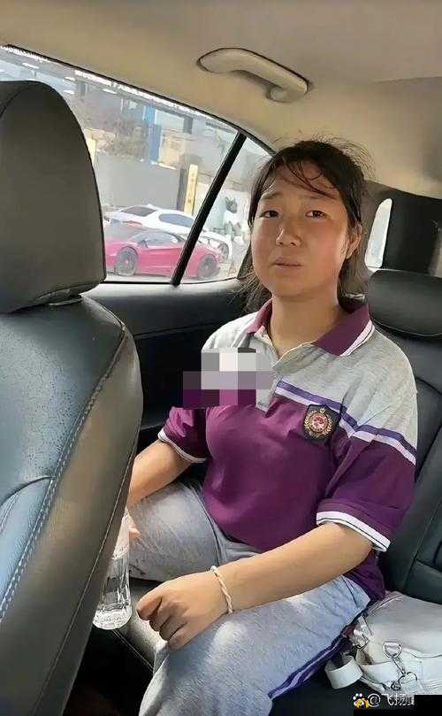 她是学校的校花，却过着悲惨的生活，这到底是为什么？