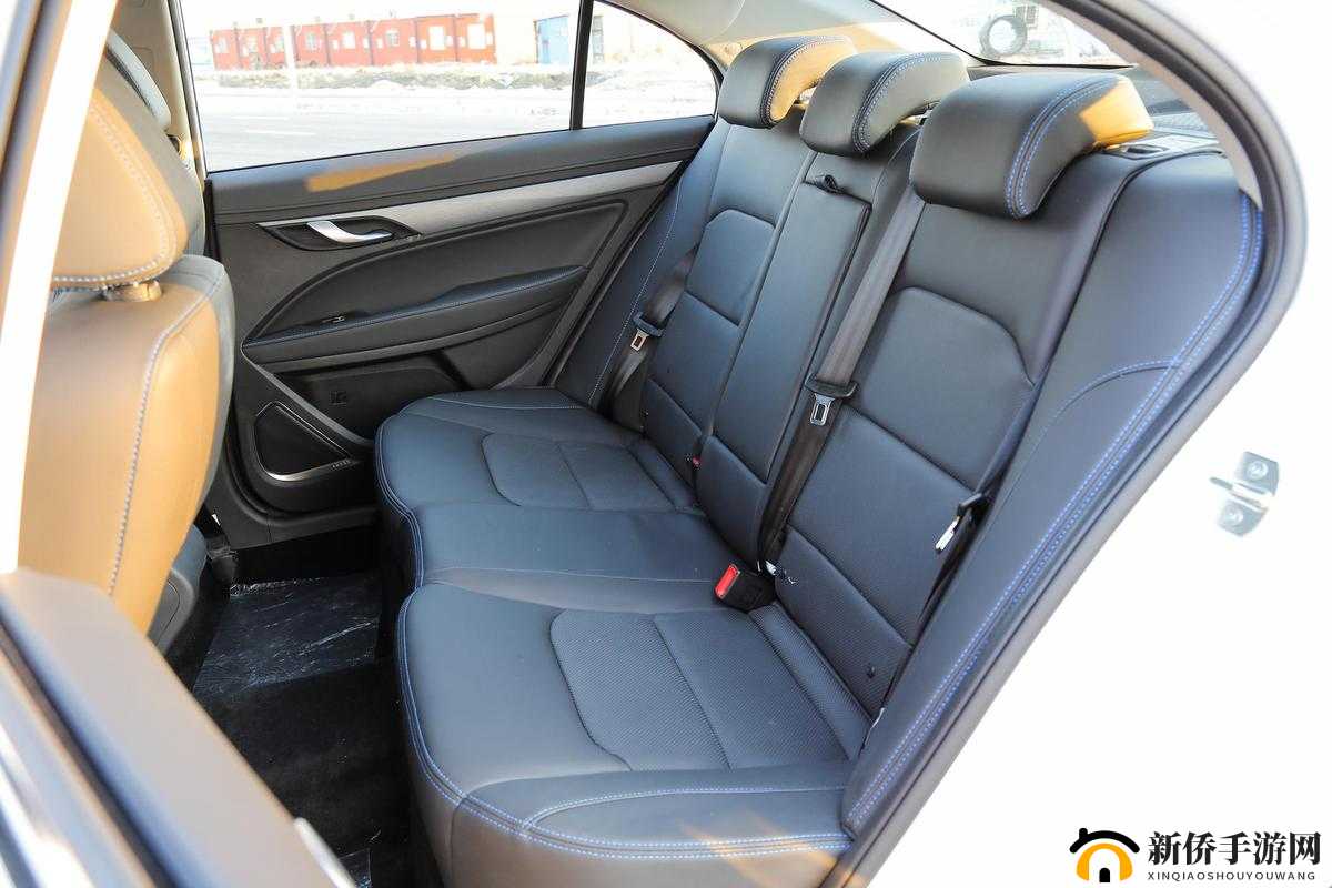 在汽车后座上，和妈妈的禁忌故事解析：这个中包含了汽车后座和妈妈这两个关键词，同时使用了禁忌故事这样的表述，能够吸引读者的兴趣，同时也符合百度 SEO 优化的要求